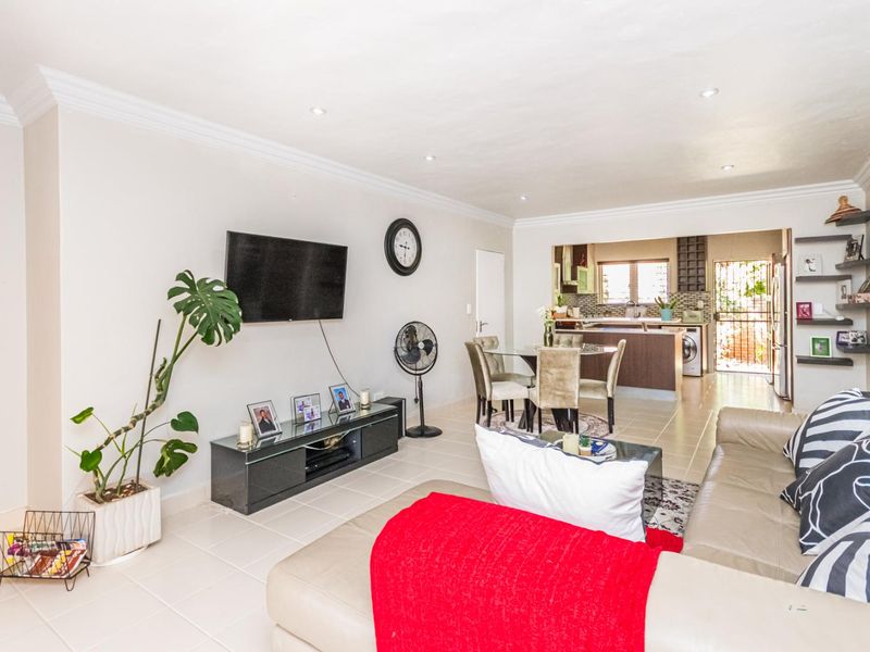 Perfect for families - modern Home with pool and garden - Photo 8