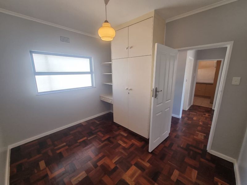 Refurbished Unfurnished 2-Bedroom Apartment To Rent in Newlands - Photo 7