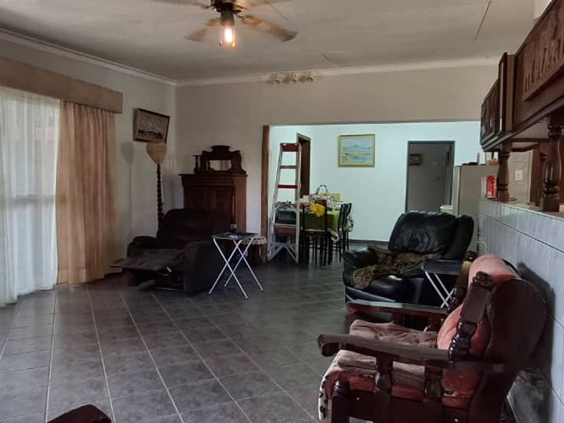 Grootfontein - Suburb Family House with Flat For Sale - Ext 4 - Photo 8