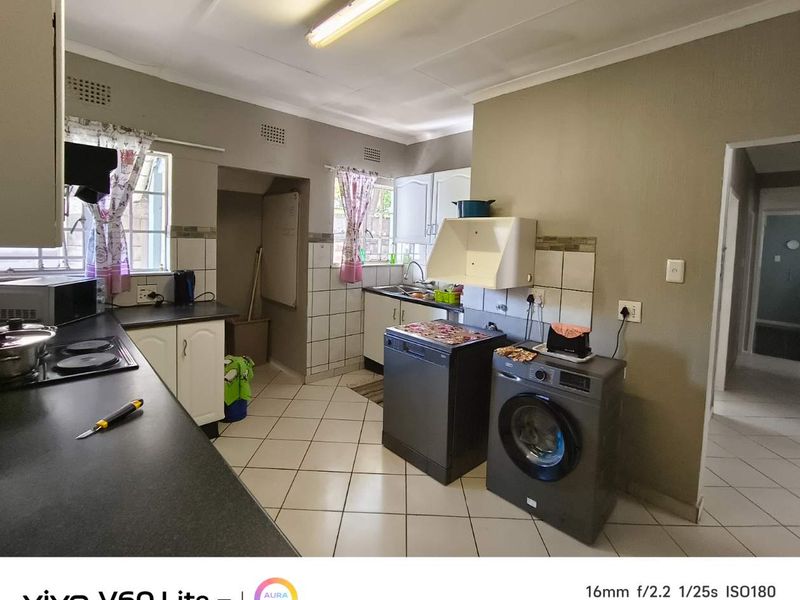 House for Sale in Brackendowns. - Photo 9