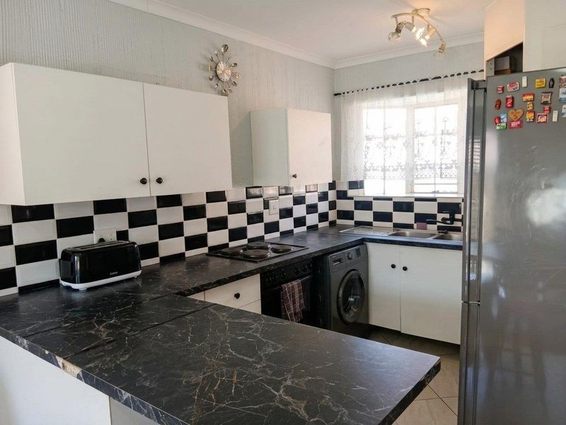 Lovely 2 bedroom townhouse for sale in Norkem Park - Photo 4