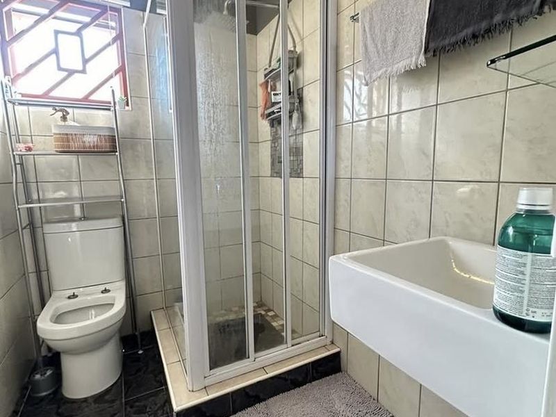 2 Bedroom Flat for Sale - Photo 5