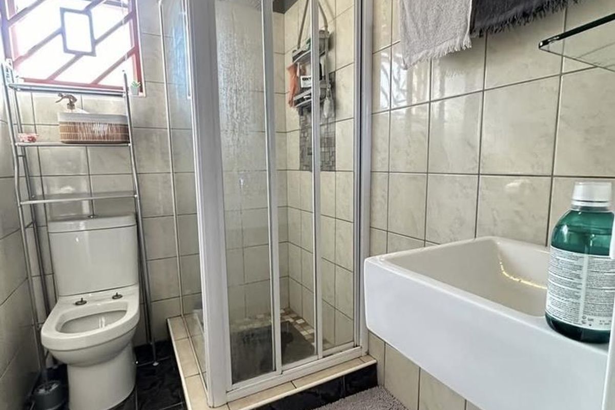 2 Bedroom Flat for Sale - Photo 5