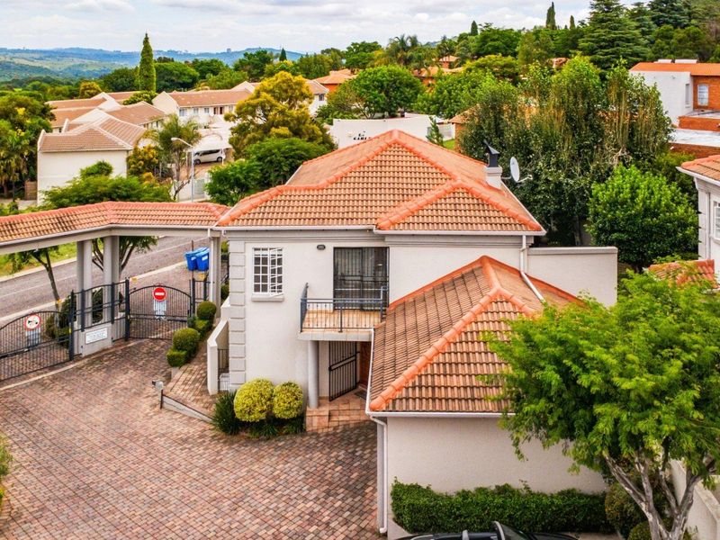 Timeless Elegance & Modern Luxury in an Exclusive Radcliffe Heights Enclave - Photo 2