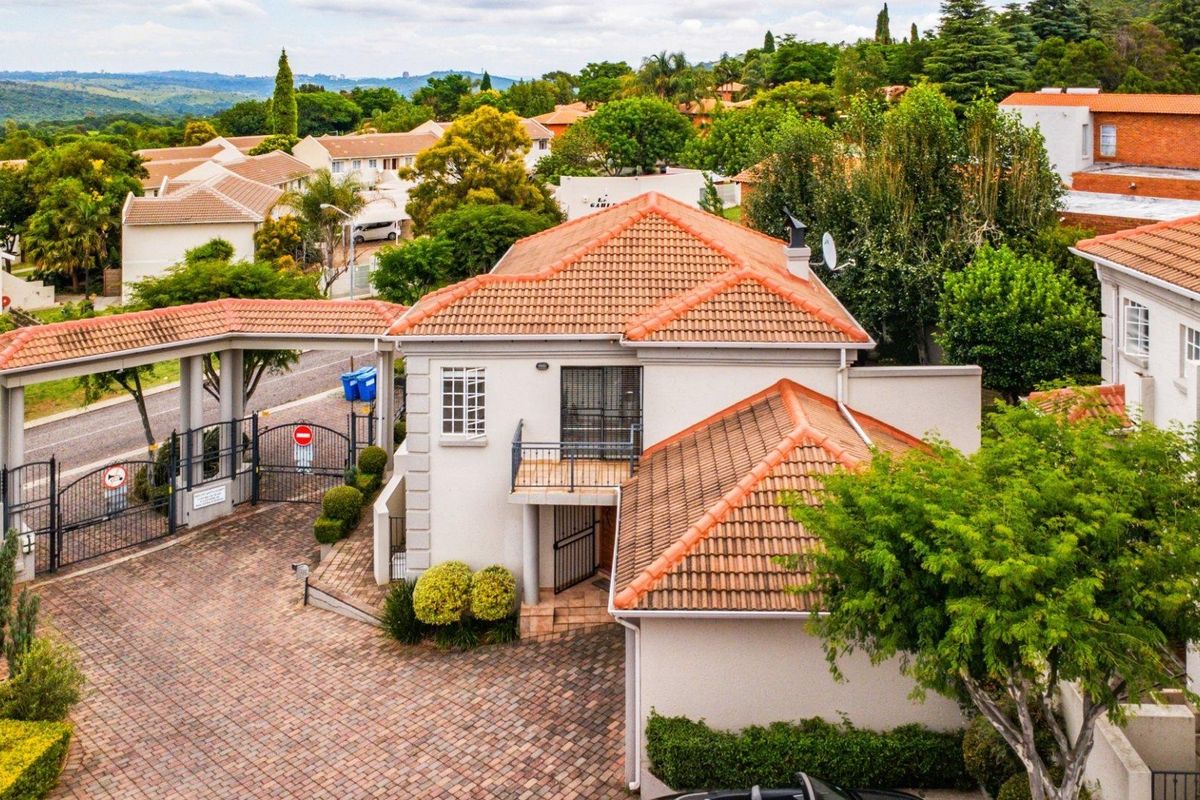 Timeless Elegance & Modern Luxury in an Exclusive Radcliffe Heights Enclave - Photo 2