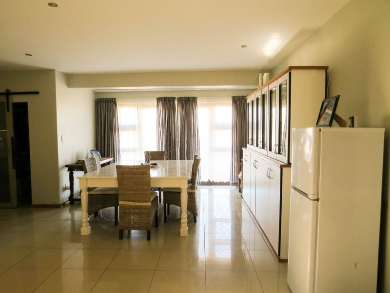 SPACIOUS 4 BEDROOM HOME SWAKOPMUND - Photo 10