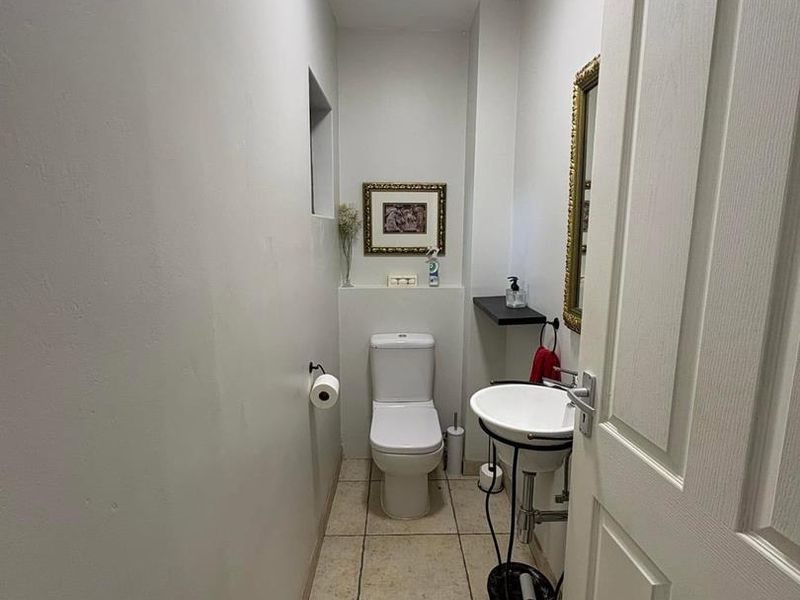 Avis- For Sale- N$8 200 000 - Photo 6