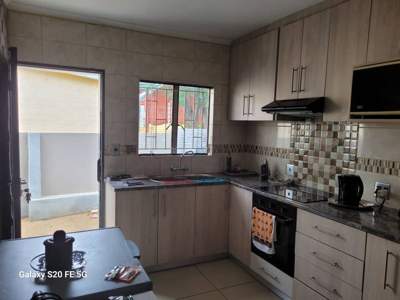House for Sale-Okahandja - Photo 9