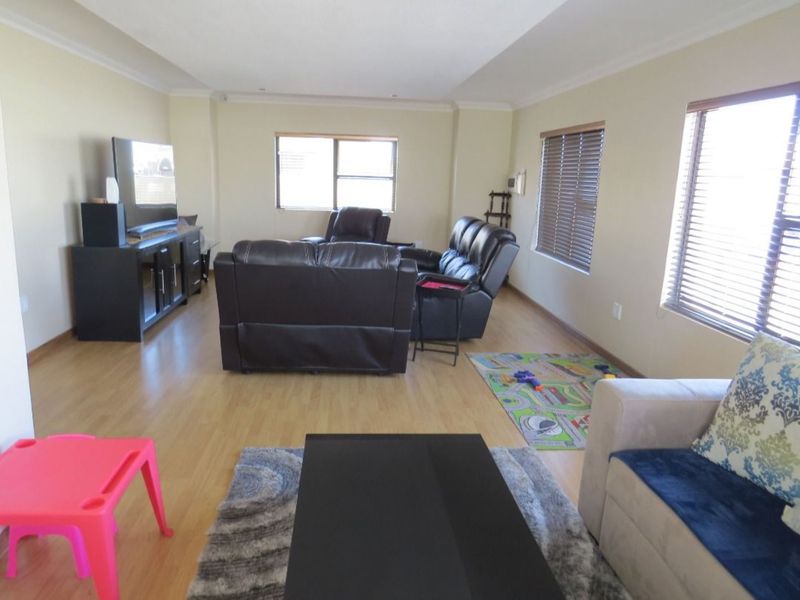 FOR SALE - 3 BEDROOM UNFURNISHED HOUSE WITH 2 BEDROOM FLAT FOR SALE IN OCEAN VIEW, SWAKOPMUND, NAMIBIA - Photo 2