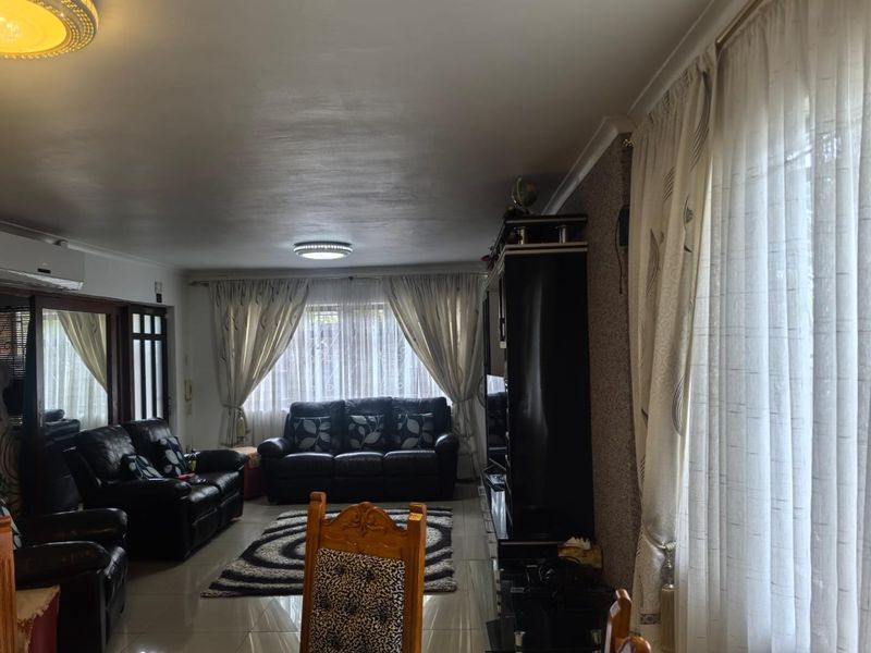 Expansive Family Residence in Serene Shallcross , A Suburban Sanctuary! - Photo 9