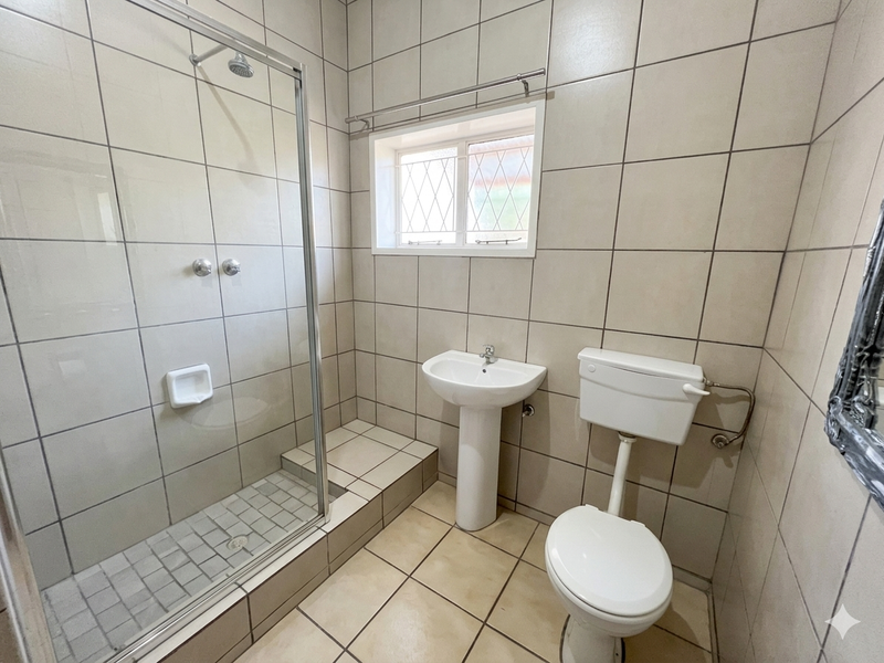 Spacious one level hosue for sale! - Photo 10