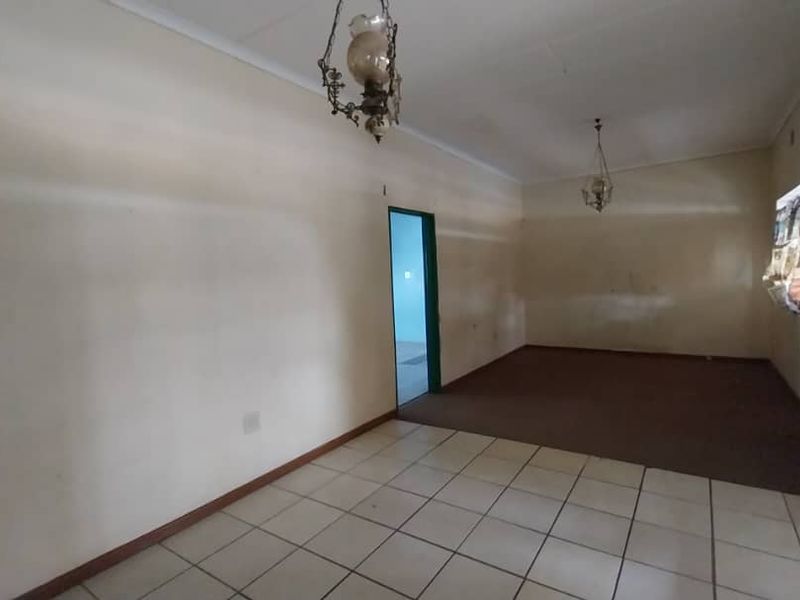 Cozy 3BR, 2BA Home with Garage and Covered Patio - Photo 5