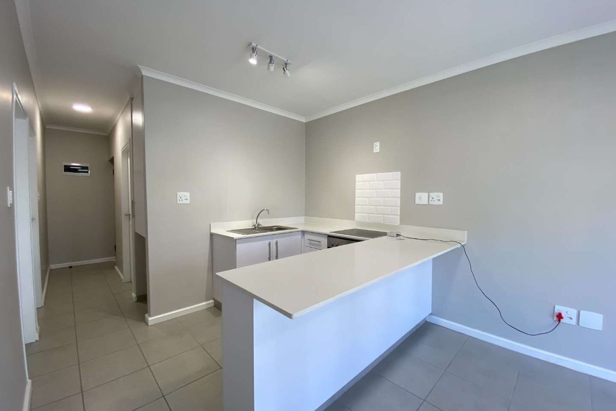 Stylish First-Floor 2-Bed, 2-Bath Apartment in Waterfall - Photo 4