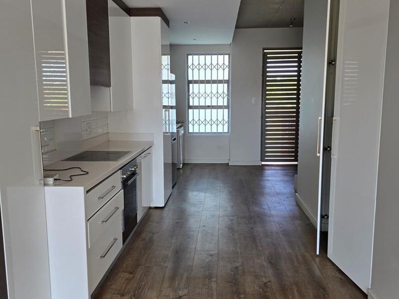 ATTRACTIVE AND SECURE 3 BEDROOM APARTMENT FOR RENT - Photo 2