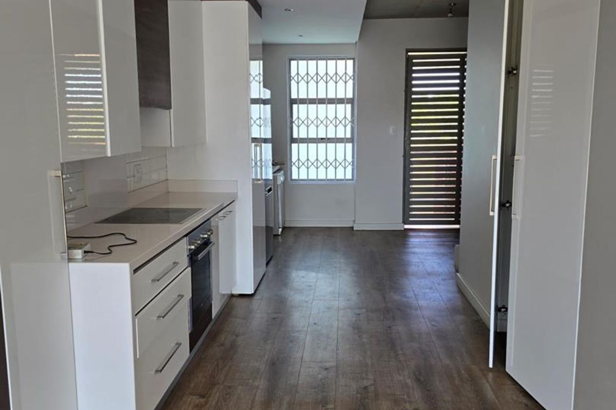 ATTRACTIVE AND SECURE 3 BEDROOM APARTMENT FOR RENT - Photo 2