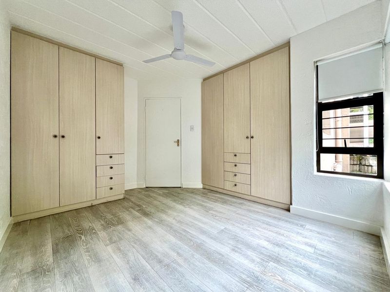 RENOVATED GROUND FLOOR APARTMENT IN A POPULAR COMPLEX IN PARKTOWN NORTH - Photo 9