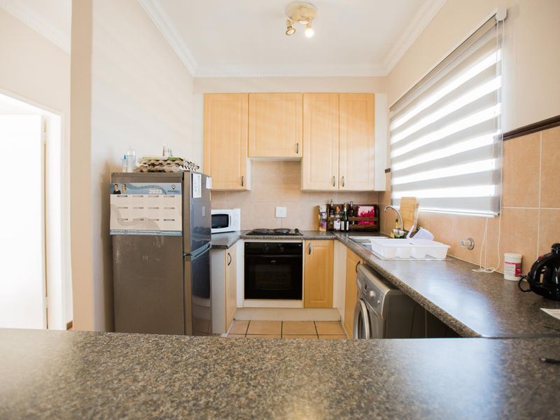 2 Bedroom Townhouse with Balcony - Photo 10