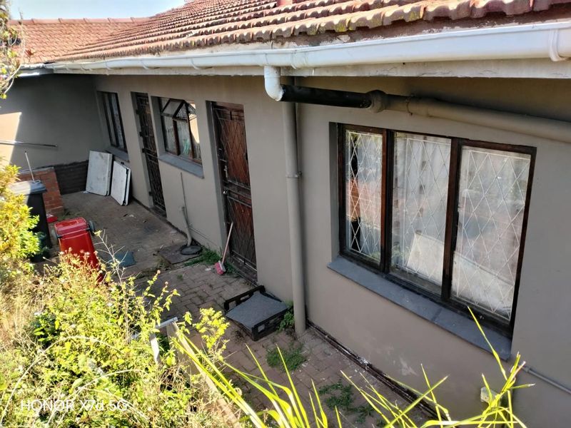 3- bedroom house with large garden. - Photo 2