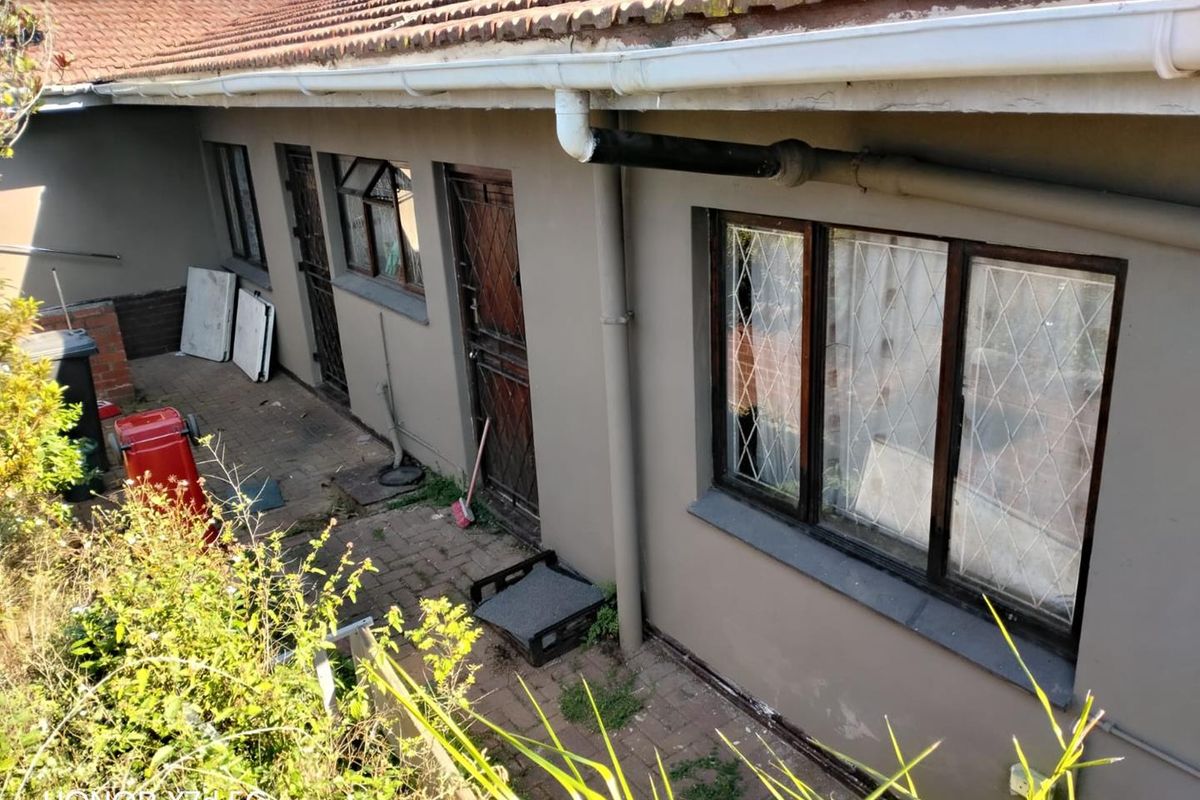 3- bedroom house with large garden. - Photo 2