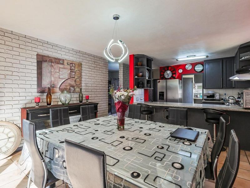 4 Bedroom For Sale , - Photo 8