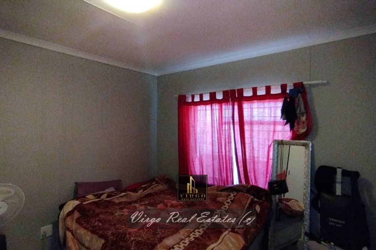 NEAT & WELL MAINTAINED 2 BEDROOM 1-LEVEL TOWNHOUSE FOR SALE IN OTJOMUISE: IANDA COURT - Photo 2