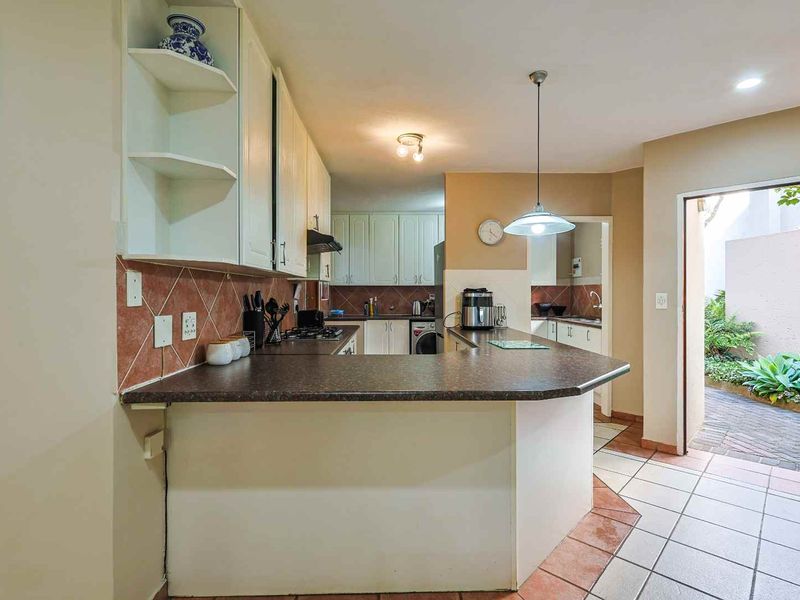 Elegant Fully Furnished Living in Woodhill Golf Estate - Photo 10