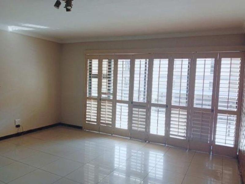 Stylish 2 Bedroom, 2 Bathroom Apartment with Balcony - Photo 1