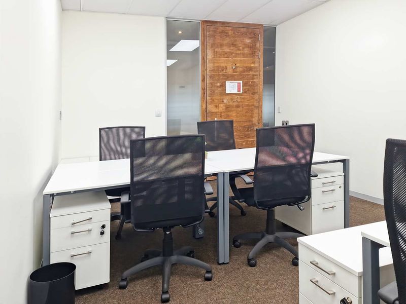 Serviced office space for 10 persons in Regus Lynnwood Bridge - Photo 4