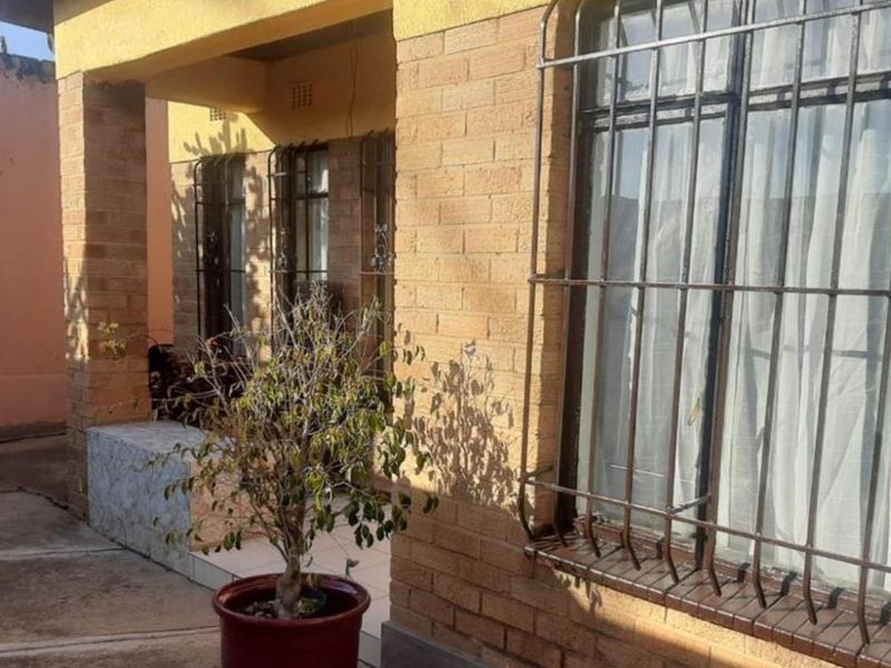 2 Bedroom House for sale in Pimville - Photo 2
