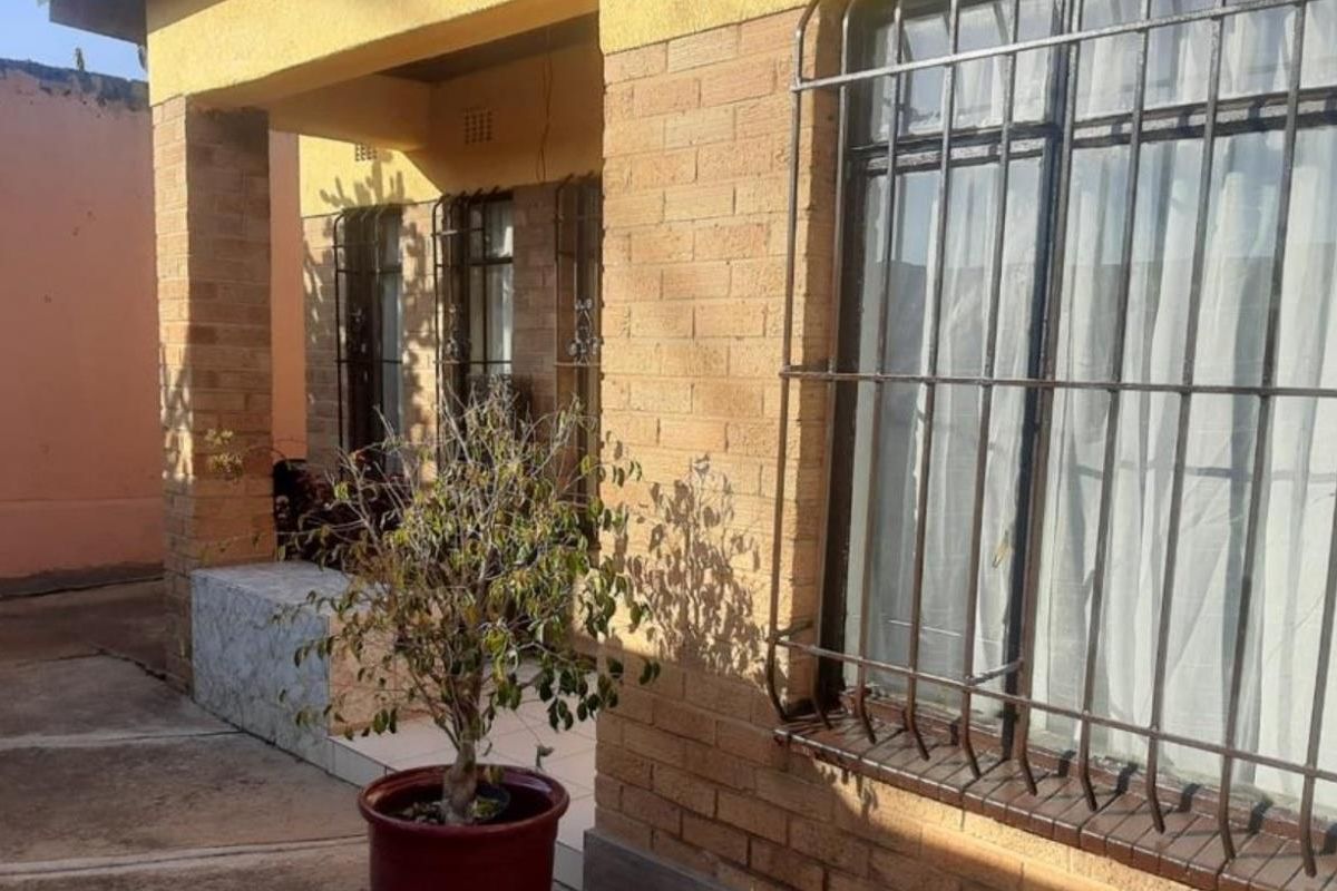 2 Bedroom House for sale in Pimville - Photo 2