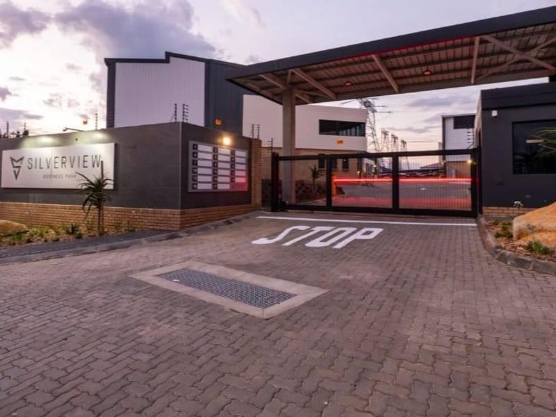 558m2 Samrand Warehouse To Let - Photo 4