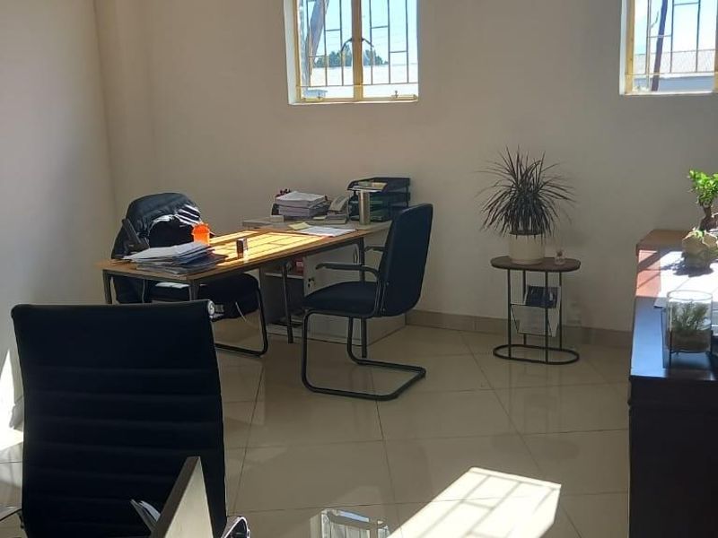 OFFICE / SHOP TO LET - SOUTHERN INDUSTRIAL - Photo 1