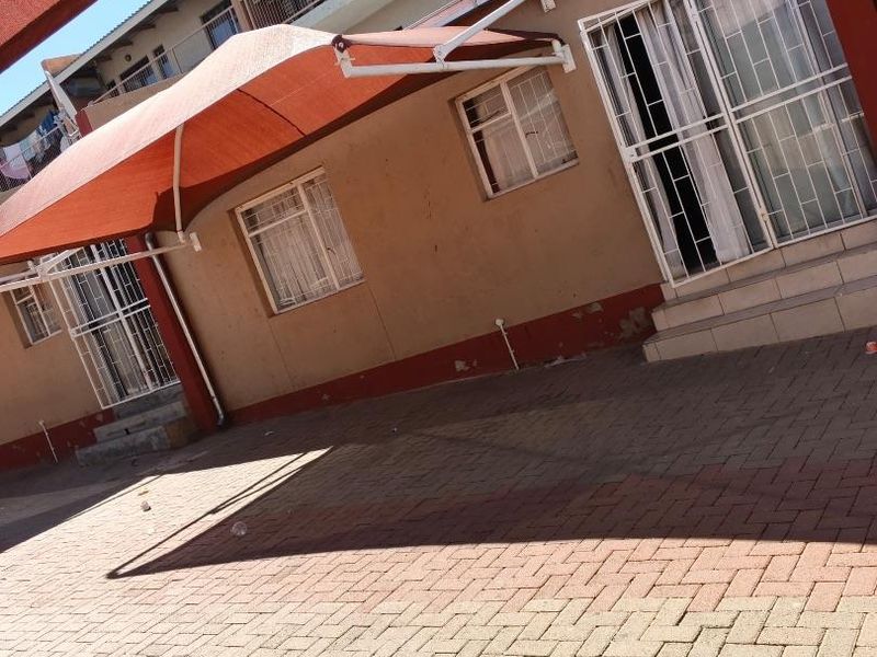 FOR SALE | 2-Bedroom Apartment in Ianda Court, Otjomuise - Photo 1