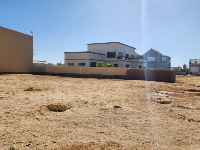 Located in the " Blou Mure" area in Henties Bay. - Photo 8