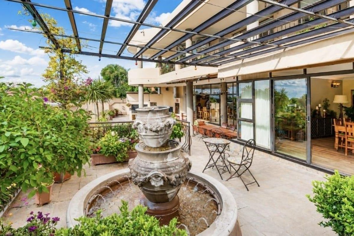 A Masterpiece of Luxury, Prestige Family Living in Bedfordview - Photo 5
