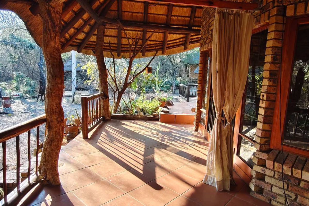 Two Homes, Wild Garden & Entertainment Area—Perfect Investment - Photo 3