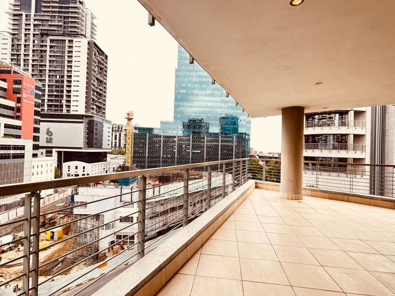 Where contemporary design meets the pulse of the city. - Photo 10