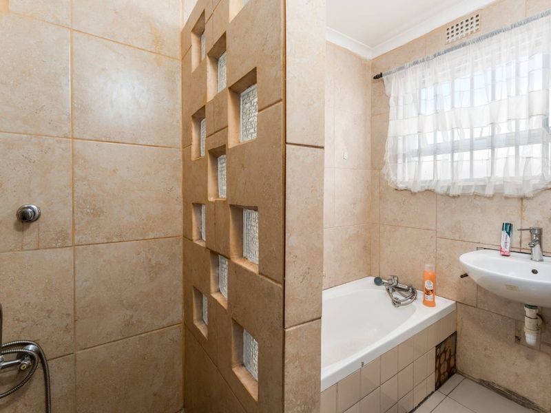 Neat 3-Bedroom Residence Designed for Modern Family Life - Photo 9