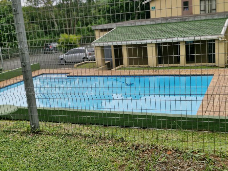 🏡 3-Bedroom First-Floor Apartment to Rent in Phoenix – Secure Complex with Pool - Photo 2