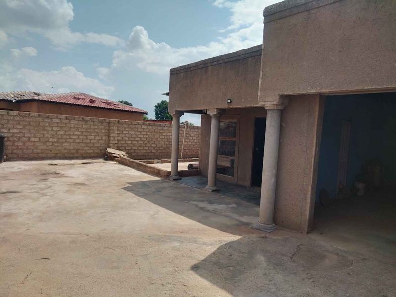 3 bedrooms house for sale in Soshanguve X - Photo 5