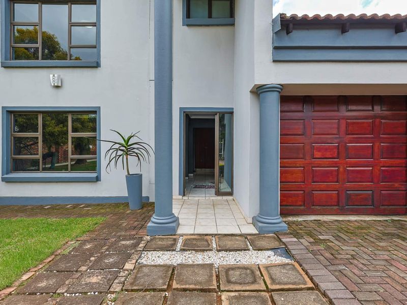 Spacious 4 Bedroom Family Home for Rent in Secure Estate - Photo 2