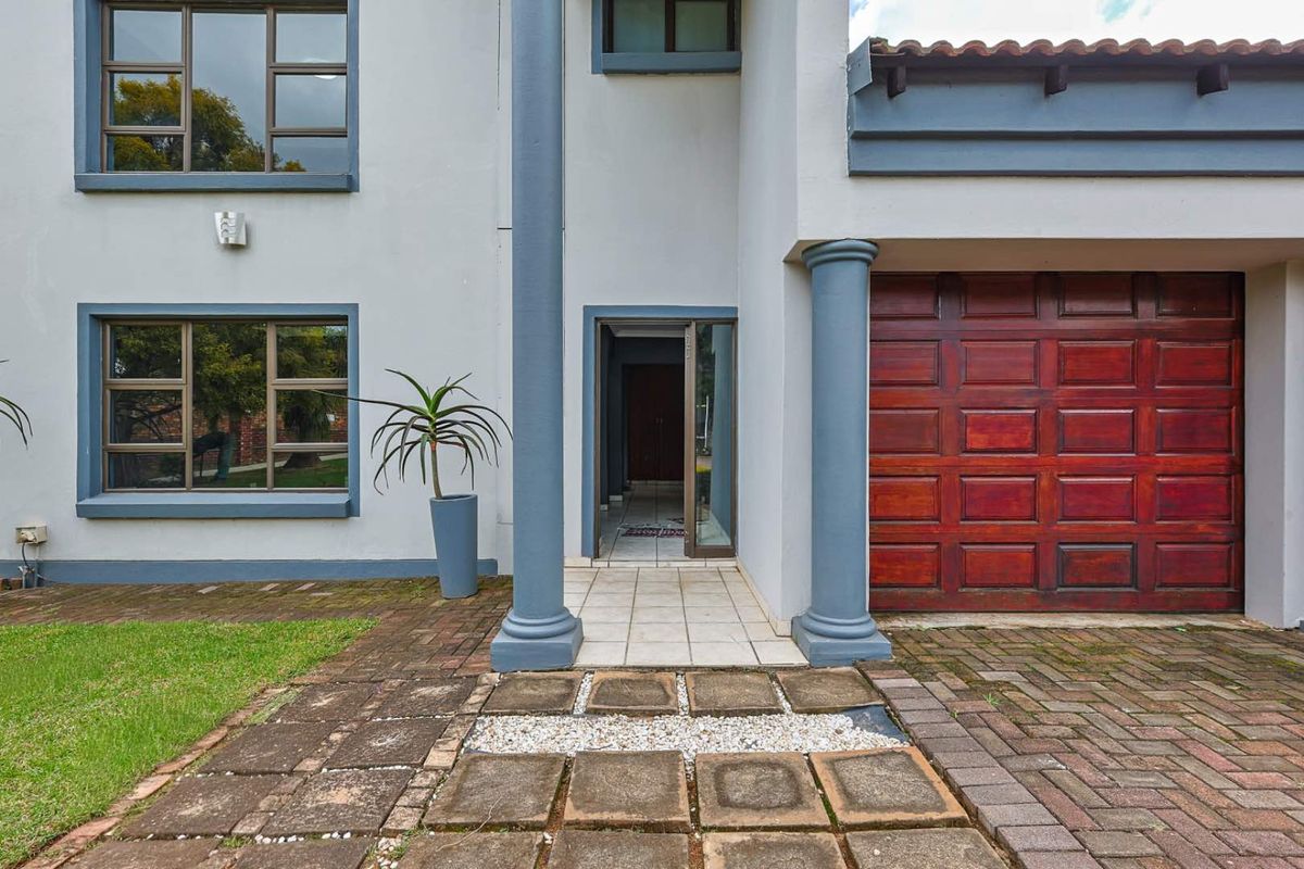 Spacious 4 Bedroom Family Home for Rent in Secure Estate - Photo 2