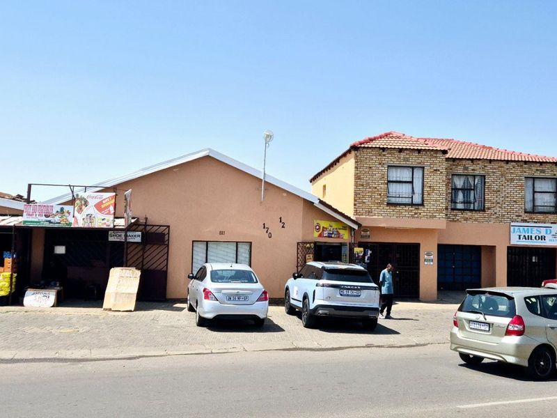 Excellent Investment Opportunity – Mixed-Use Commercial Property - Photo 5