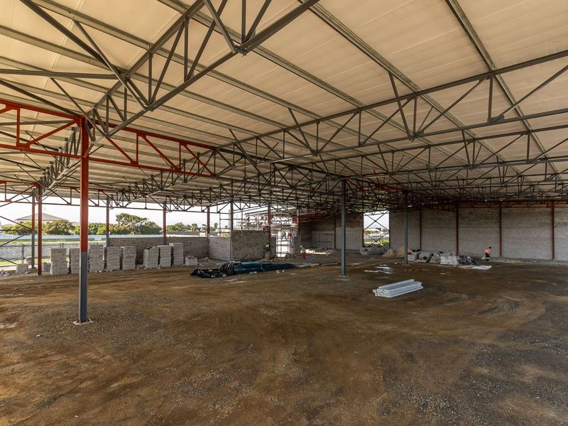 Prime Retail Space to Let - Photo 10