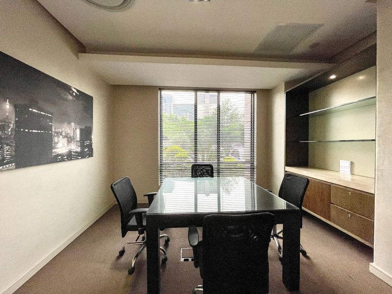 Experience Unparalleled Luxury Living in the Heart of Sandton with this exquisite fully furnished upmarket apartment. - Photo 7