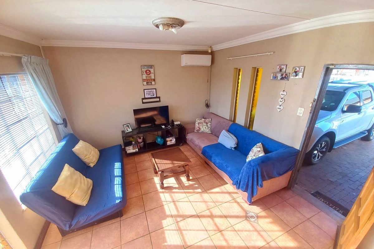 Two Bedrooms house for Sale in Heuweloord Centurion - Photo 5