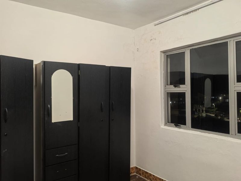Inviting 2 Bedroom Rental in Chatsworth Central - Photo 7