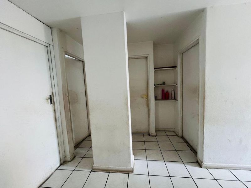 Your great investment in South Beach! Well-maintained building with good management  - Close to amenities, including shops, restaurants, and public transport - Photo 2