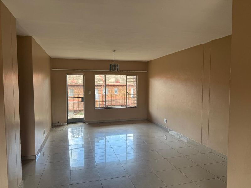 **Spacious 3 Bedroom Apartment for Rent** - Photo 3