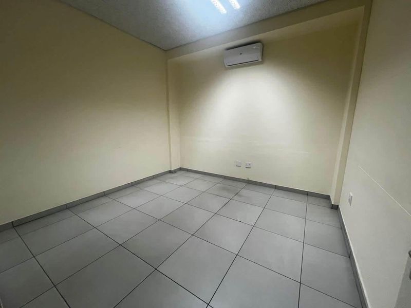 Prime business property to let, Southern industrial - Photo 2